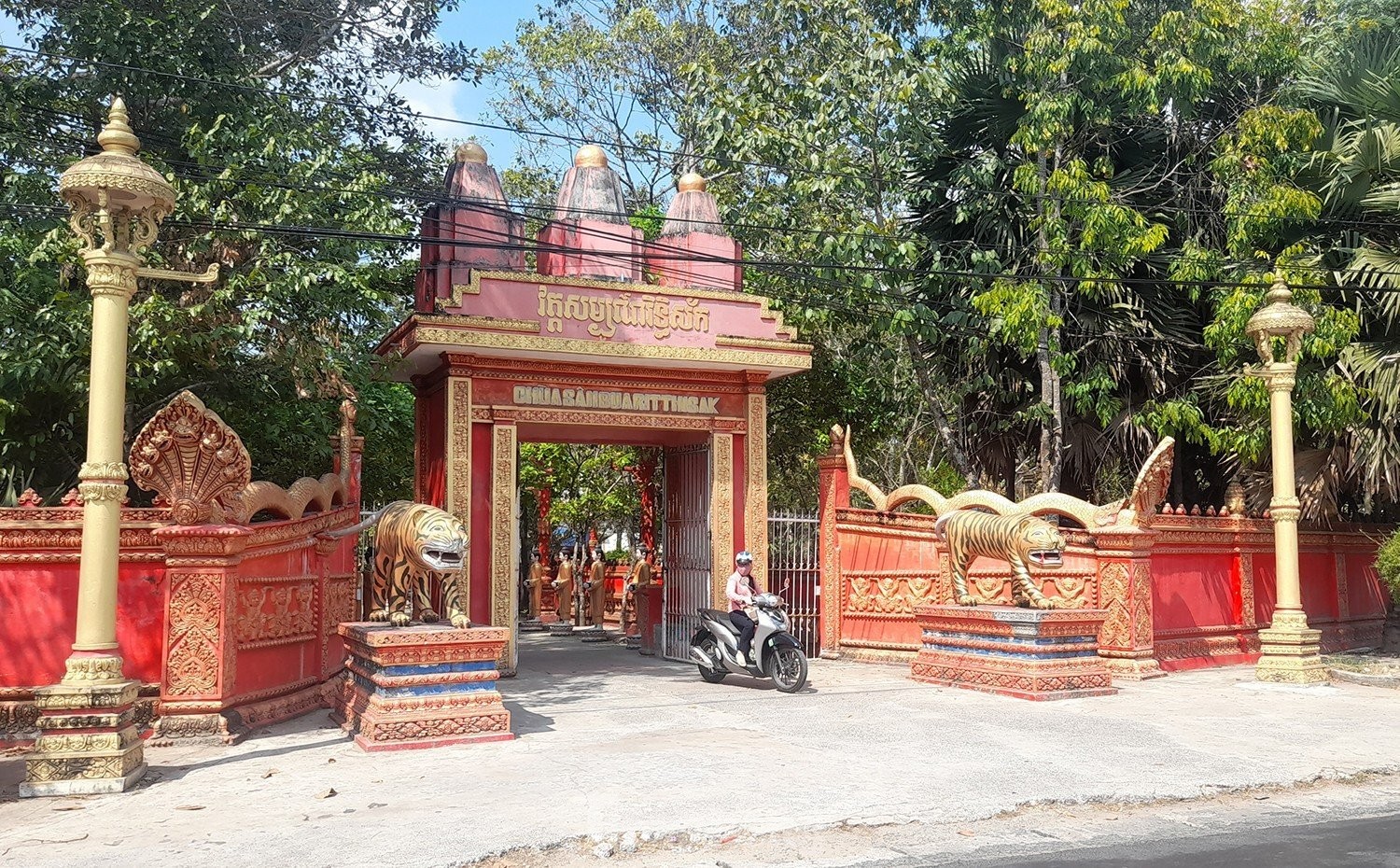 Ngỡ ngàng kiến trúc độc đáo chùa Khmer ở Trà Vinh