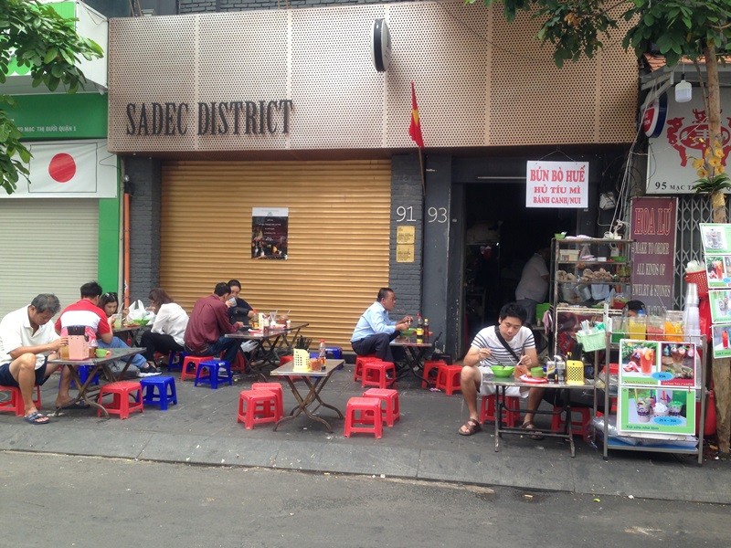 Quán sang đóng cửa hàng vỉa hè ở Sài Gòn lên ngôi