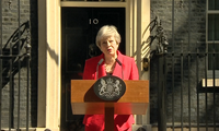 Thủ tướng Anh nghẹn ngào khi thông báo từ chức