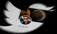 Chân dung tỷ phú Elon Musk lồng trong logo hình chú chim của mạng xã hội Twitter. (Đồ hoạ: Reuters)