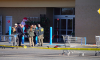Bên ngoài siêu thị nơi xảy ra vụ xả súng. (Ảnh: Reuters)