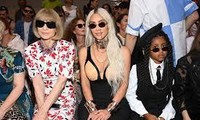 Kim Kardashian ngồi cạnh Anna Wintour, hút trọn sự chú ý ở show Jean Paul Gautier