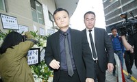 Tỉ phú Jack Ma có mặt từ sớm tiễn biệt thần tượng Kim Dung