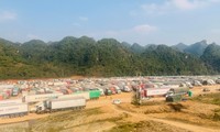 Đến nay, tại Lạng Sơn còn khoảng 4460 xe hàng ùn tắc, chưa đến lượt thông quan xuất khẩu sang Trung Quốc -Ảnh: Duy Chiến