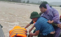 Tìm thấy thi thể hai vợ chồng bị nước lũ cuốn trôi ở Nghệ An
