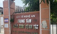 Công an thu giữ hồ sơ 4 gói thầu giữa CDC Nghệ An và công ty Việt Á