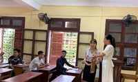 Cán bộ coi thi ở một điểm thi tại Thanh Hoá kỳ thi THPT quốc gia 2019.