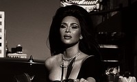 Kim Kardashian ngực đầy nóng bỏng cưỡi mô tô cực chất