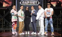 Dàn HLV ăn mặc quá chất khiến “Rap Việt” dần trở thành sàn diễn thời trang