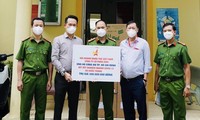 Hội Doanh nhân trẻ Việt Nam và Tập đoàn KIDO tặng vật tư y tế cho Phòng cảnh sát hình sự Công an TPHCM