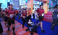 Những hình ảnh &apos;đốn tim&apos; trên đường chạy marathon Tiền Phong