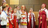 Thanh niên Việt - Nga trình diễn nét đặc sắc văn hoá dân tộc