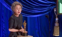 Youn Yuh Jung làm nên lịch sử khi giành giải Oscar &apos;Nữ diễn viên phụ xuất sắc nhất&apos;