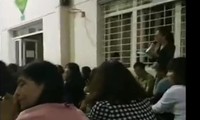 Cô giáo phát ngôn gây sốc tại buổi họp phụ huynh - Ảnh cắt từ clip
