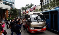 Đoàn xe chở nhân viên an ninh Triều Tiên về khách sạn Melia Hà Nội