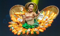 H'Hen Niê và bộ quốc phục 'Bánh mỳ' tại Miss Universe 2018.