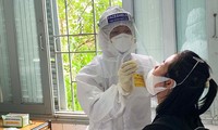 lấy mẫu xét nghiệm SARS-CoV-2 tại CDC Lâm Đồng