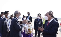 Chủ tịch nước đến Phnom Penh, bắt đầu thăm chính thức Campuchia