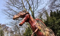 Vẻ bí ẩn bên trong công viên khủng long bị bỏ hoang