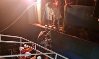 Cứu 4 thuyền viên Bình Định bị chìm tàu cá trên biển Khánh Hoà