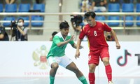 Tuyển thủ futsal Indonesia bị chỉ trích nặng nề vì chơi fair-play trước Nhật Bản