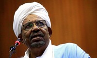 Tổng thống Sudan Omar al-Bashir, người đã nắm quyền lãnh đạo đất nước gần ba thập kỷ, vừa bất ngờ tuyên bố từ chức