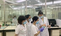 Các bác sĩ BV Trung ương Quân đội 108 giải trình tự gen ca bệnh Omicron đầu tiên tại Việt Nam