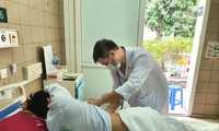 Bệnh nhân trẻ ngộ độc chất gây nghiện điều trị tại Bệnh viện Bạch Mai 