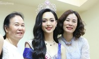 Mẹ Á hậu 1 Trịnh Thùy Linh: &apos;Điện thoại tôi như cháy máy vì tin nhắn, cuộc gọi chúc mừng&apos;