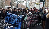  Paris đóng cửa cuối tuần qua để tránh người biểu tình ảnh: LA Times 
