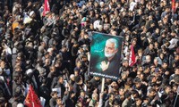Người Iran đổ ra đường tham gia đưa tang tướng Soleimani Ảnh: Axios 