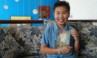 Cậu bé Cao Việt Quỳnh và cuốn sách giả tưởng “Người sao chổi: Cuộc chiến vòng quanh thế giới”