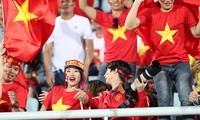 CĐV Việt Nam khiến sân Cheonam trở nên sôi động. Ảnh: Đức Đồng.