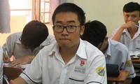 “Phượt thủ” Chu Quang Trường trong lớp học. Ảnh: NGUYỄN QUYÊN