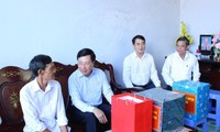 Phó Thủ tướng Phạm Bình Minh thăm gia đình chính sách tại Hậu Giang