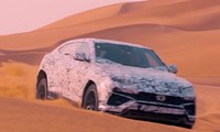 Tận thấy Lamborghini Urus chạy tít mù trên cát sa mạc