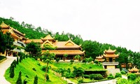 Thiền viện dựa vào núi Phượng Hoàng