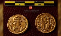 Những đồng tiền vàng khai quật được dưới đáy biển Tây Ban Nha.