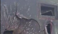 Xe tăng Nga nã đạn ‘xuyên thủng’ xe bọc thép Varta của Ukraine 