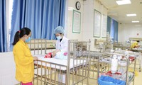 Khoa Cấp cứu, Hồi sức tích cực và Chống độc thường xuyên tiếp nhận điều trị cho trẻ nhập viện trong tình trạng nguy kịch. Ảnh: Bệnh viện cung cấp