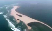 Giới khoa học tìm giải pháp xử lý cồn cát 15 ha trồi lên biển Cửa Đại