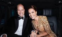 Hoàng gia Anh chúc mừng năm mới: William - Kate đăng ảnh nắm tay khiến các fan phấn khích