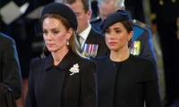 Tại sao các thành viên Hoàng gia Anh đeo trang sức ngọc trai vào những thời điểm đau buồn?