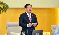 Chủ tịch Quốc hội Vương Đình Huệ phát biểu tại hội nghị trực tuyến ngày 18/5. Ảnh Như Ý