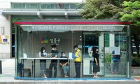 Nỗ lực chống dịch COVID-19, Hàn Quốc lắp đặt nhiều trạm xe buýt với tính năng đặc biệt