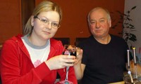 Ông Sergei Skripal và con gái Yulia. Ảnh: REX