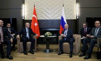 Tổng thống Nga Putin và Tổng thống Thổ Nhĩ Kỳ Erdogan (giữa). Ảnh: Reuters