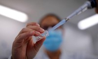 Một loại vắc xin dạng xịt đang được nghiên cứu tại một trường đại học ở Pháp. Ảnh: Reuters