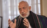 Ông Hamid Karzai trả lời phỏng vấn hãng tin AP từ Kabul. Ảnh: AP