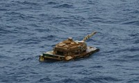 Hải quân Indonesia đau đầu truy tìm nguồn gốc xe tăng bí ẩn trôi trên biển